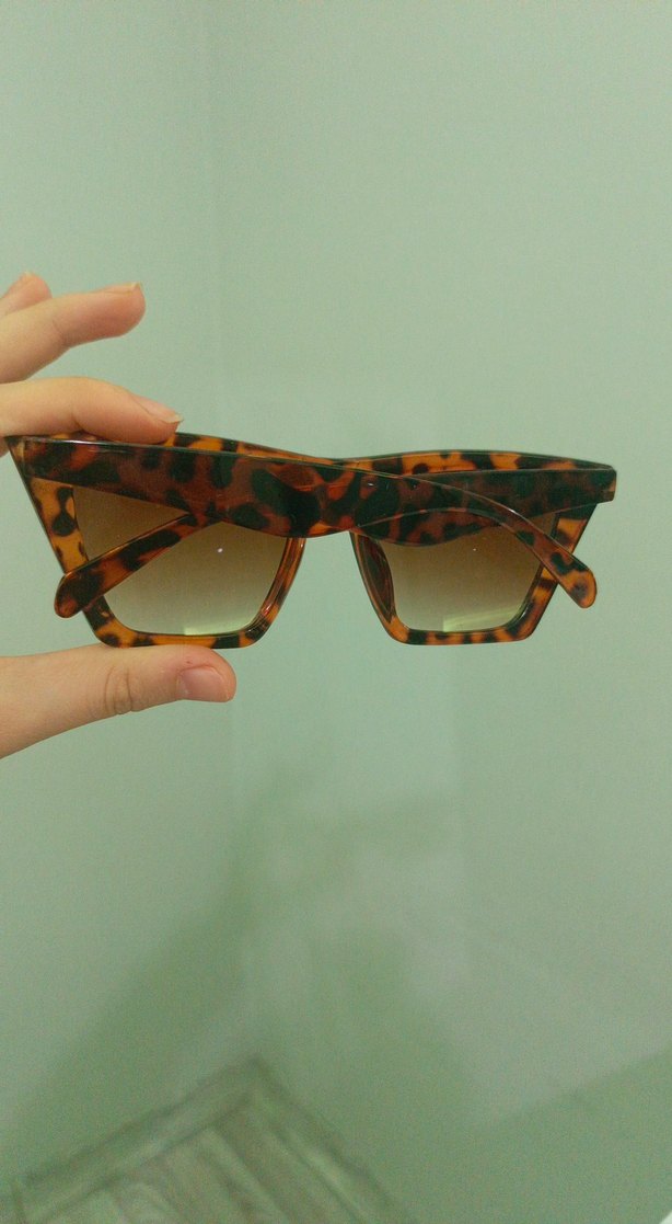 Şeffaf renkli kahverengi retro kadın güneş gözlüğü - Görsel 2