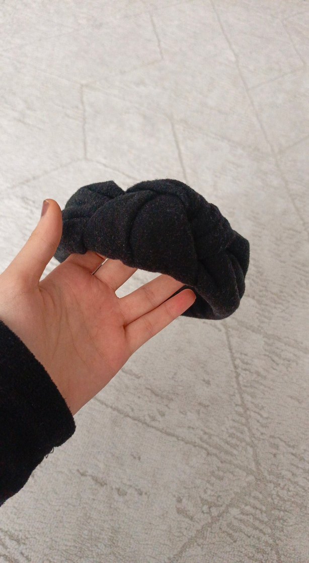 Siyah tac kadin - Görsel 2