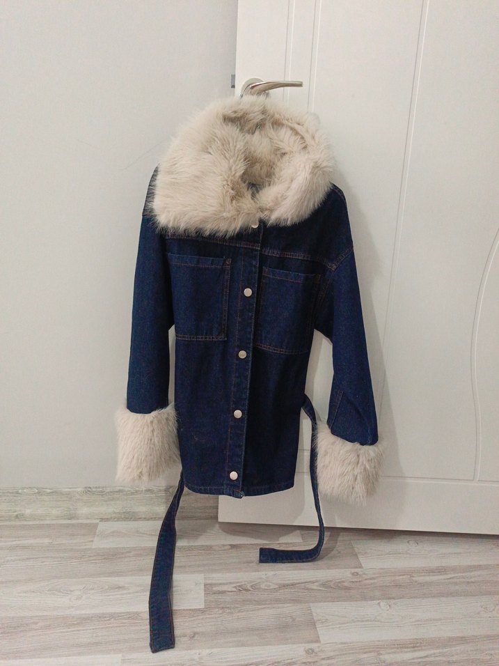 Kürk Detaylı Koyu Mavi Kadın Denim Ceket - Görsel 2