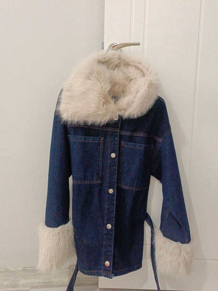 Kürk Detaylı Koyu Mavi Kadın Denim Ceket - Görsel 3