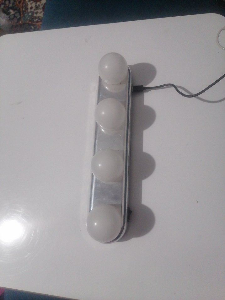 Beyaz Dört Ampullu Makyaj Lambası - Görsel 2