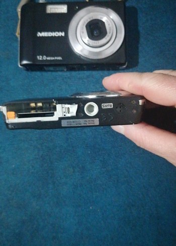 Siyah Medion ve Grundig Dijital Fotoğraf Makineleri - Görsel 2