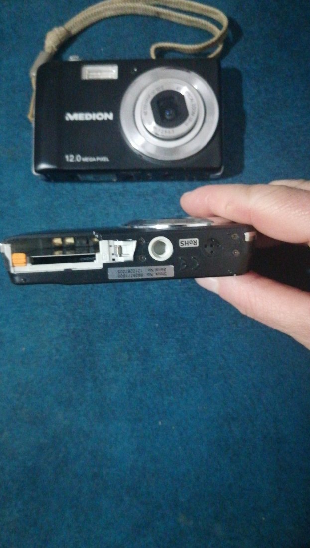 Siyah Medion ve Grundig Dijital Fotoğraf Makineleri - Görsel 2