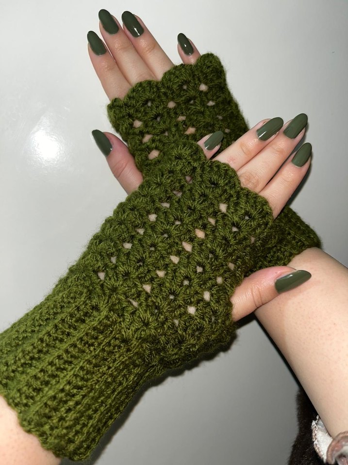 Örgü Koyu Yeşil Kadın Eldiven - Görsel 4
