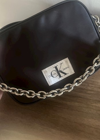 Calvin Klein Zincir Detaylı Siyah Deri Kadın Çanta