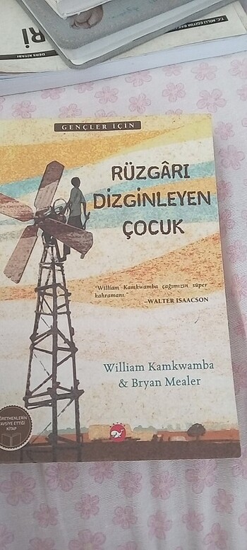 Rüzgarı dizginleyen çocuk okuma kitabı.