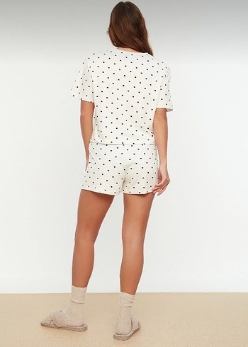m Beden Kadın Beyaz Puantiyeli Kısa Kollu Pijama Takımı