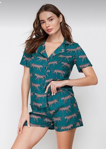 Trendyol & Milla Zümrüt Yeşili Leopar Desenli Kadın Mini Pijama Takımı
