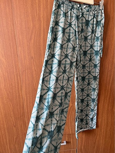 Pull and bear krep şifon pantolon