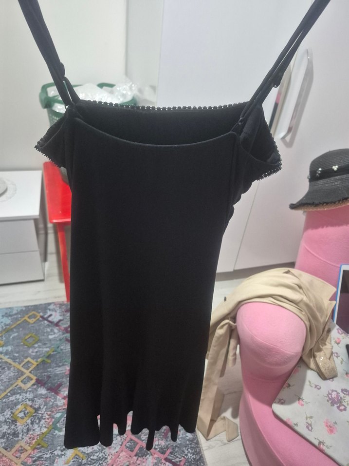 dökümlü kumaştan askılı önü taşlı  elbise - Görsel 5