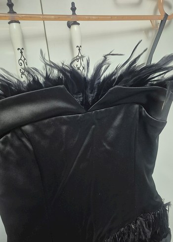 ENFES ORJİNAL DORİDORCA TÜYLÜ  Fermuarlı Siyah Gotik Midi Elbise - Görsel 3