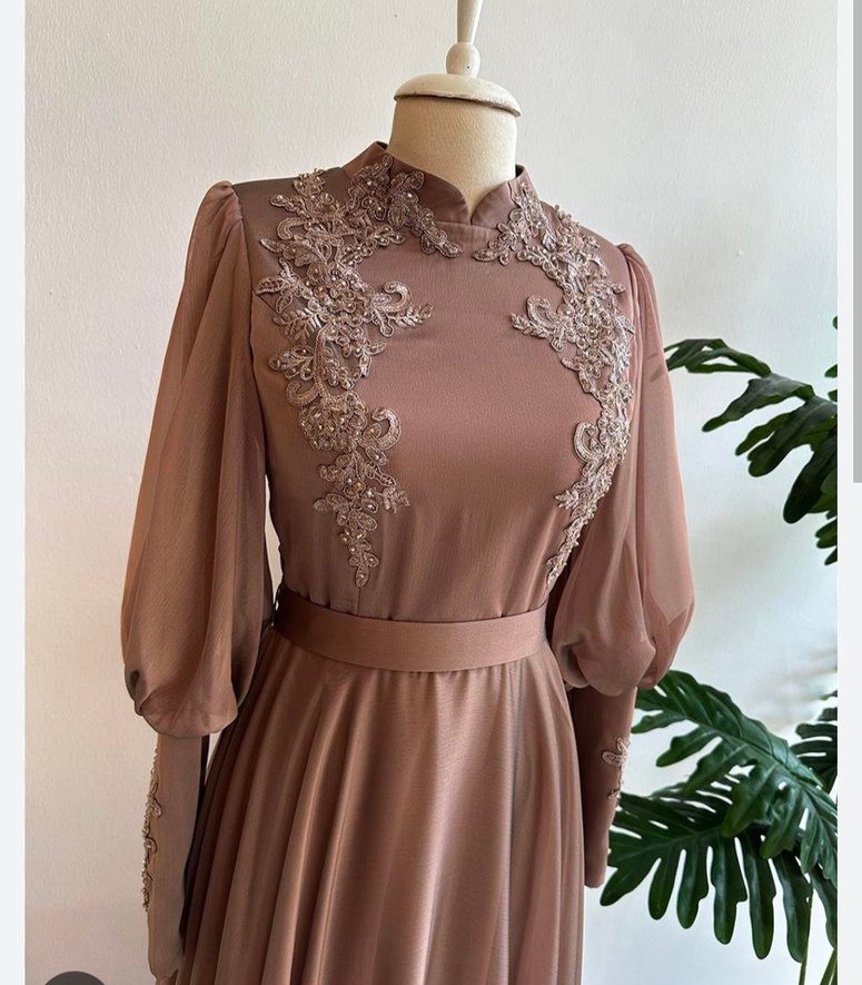 kol ve göğüs işlemeli Janjan tesettür abiye - Görsel 3