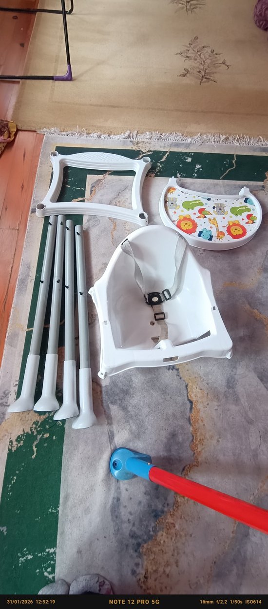 Renkli Desenli Beyaz Mama Sandalyesi - Görsel 3