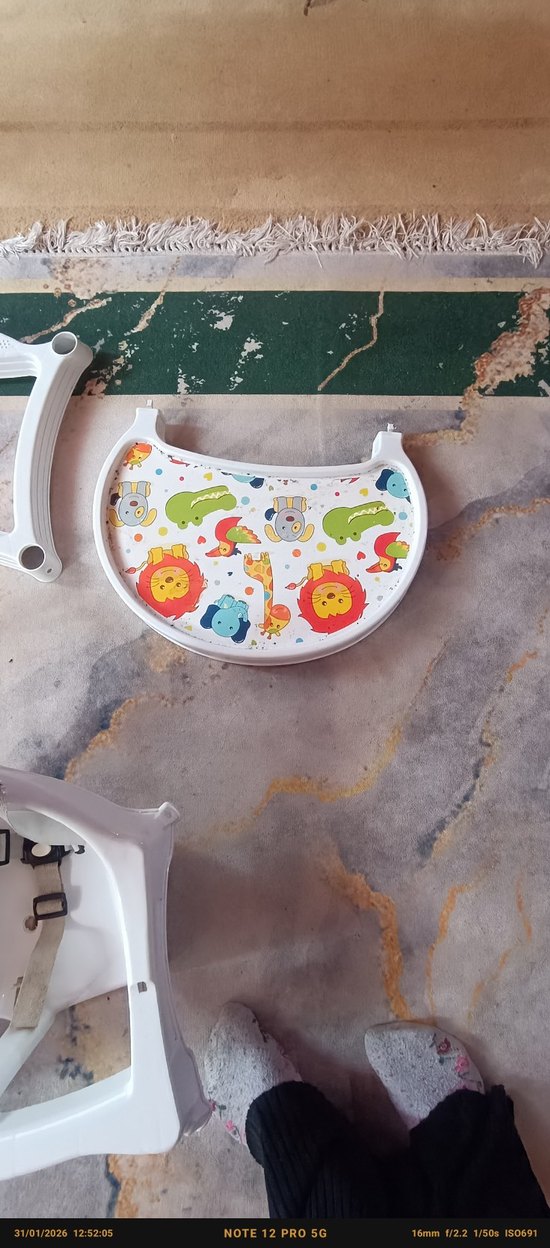 Renkli Desenli Beyaz Mama Sandalyesi - Görsel 2