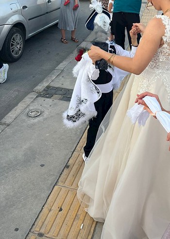 l Beden V Yaka A Kesim Uzun Beyaz Gelinlik