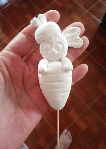 Beyaz Havuçlu Pastel Figürin