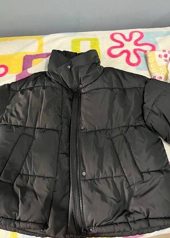 Siyah Kapüşonlu Kadın Kış Montu - Görsel 4