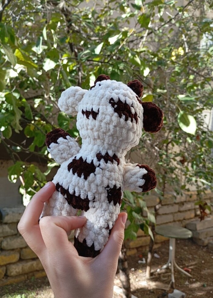 Amigurumi benekli örgü inek uyku arkadaşı - Görsel 2