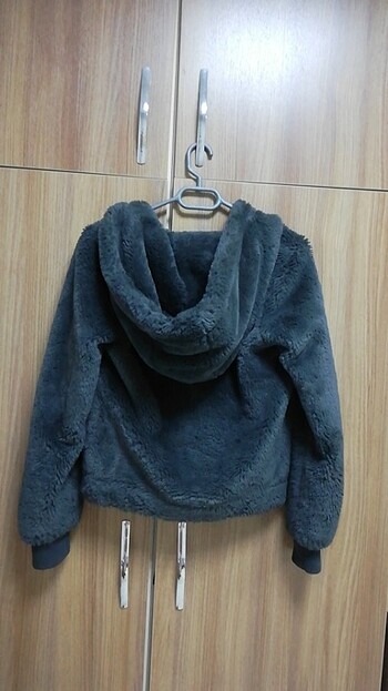 xs Beden Pull and bear tüylü kalın mont