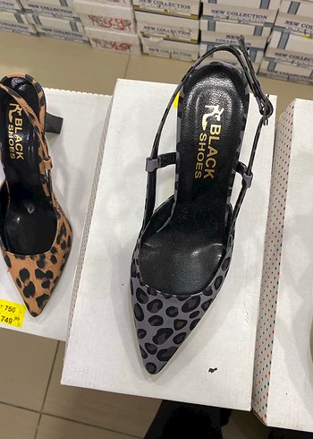 Leopar Desenli Tokalı Stiletto Topuklu Kadın Ayakkabı