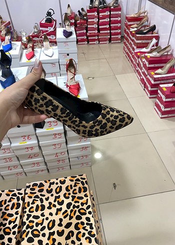 Diğer Kahverengi Leopar Desenli Tüylü Stiletto