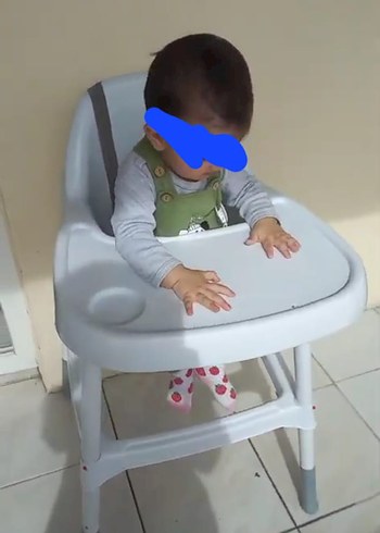 Civil Gri ve Beyaz Bebek Mama Sandalyesi