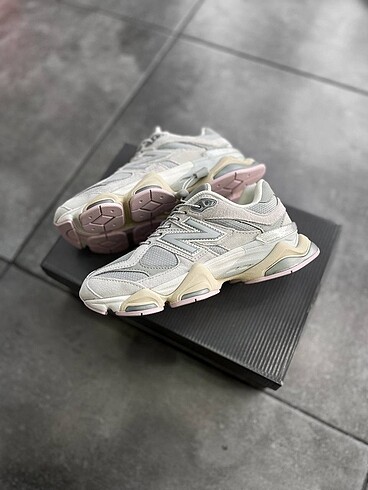 38 Beden beyaz Renk New Balance 9060