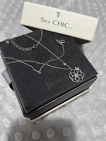 So Chic So chic altın kaplama yaşam çiçeği kolye