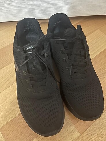 37 Beden siyah Renk Skechers kadin ayakkabi
