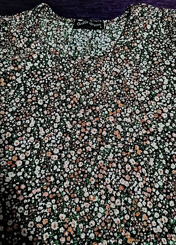 Crop tarzı tısort vucudu sarıyo 2 kere anca gıydım goguslerımı c