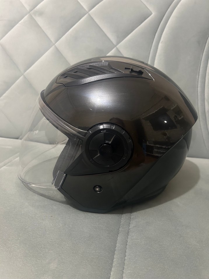 Parlak Siyah Sokak Tarzı Motosiklet Kaskı - Görsel 2