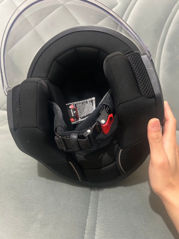 Parlak Siyah Sokak Tarzı Motosiklet Kaskı - Görsel 3