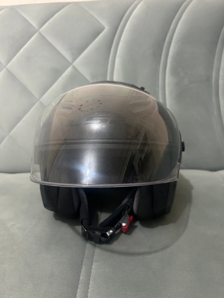 Parlak Siyah Sokak Tarzı Motosiklet Kaskı - Görsel 4