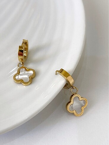 Van Cleef Model Beyaz Yonca Çelik Küpe