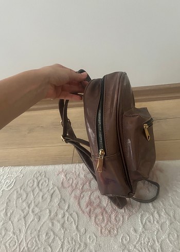 Kahverengi Parlak Deri Kadın Sırt Çantası - Görsel 3