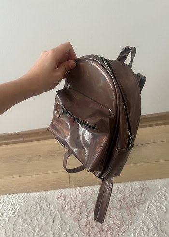 Kahverengi Parlak Deri Kadın Sırt Çantası - Görsel 6
