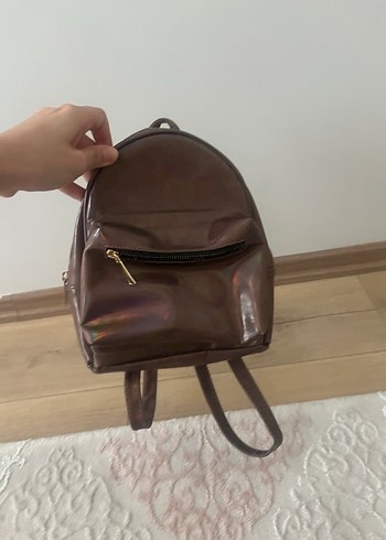 Kahverengi Parlak Deri Kadın Sırt Çantası - Görsel 5