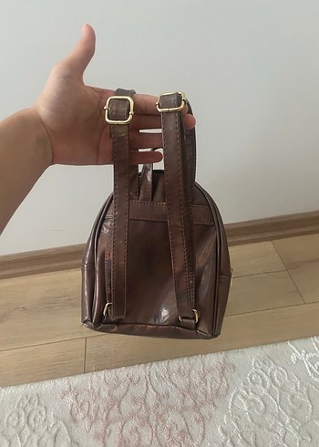 Kahverengi Parlak Deri Kadın Sırt Çantası - Görsel 4