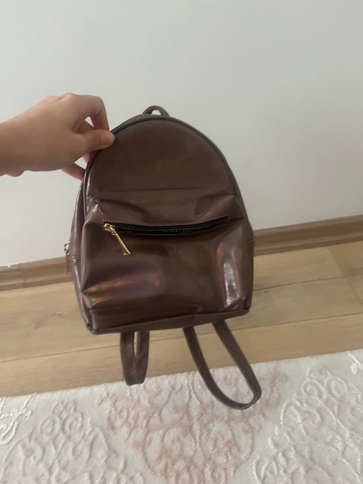 Kahverengi Parlak Deri Kadın Sırt Çantası - Görsel 5