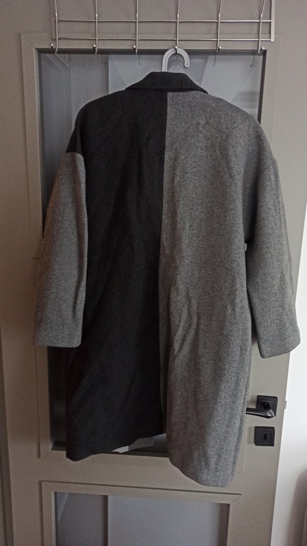 Adil Işık alt grubu olan Love My Body marka kaban - Görsel 3