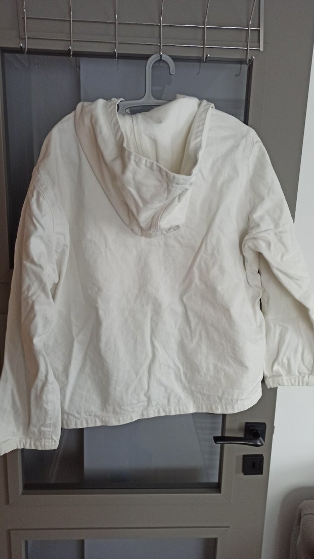 Beyaz kapüşonlu Rüzgarlık - Görsel 2