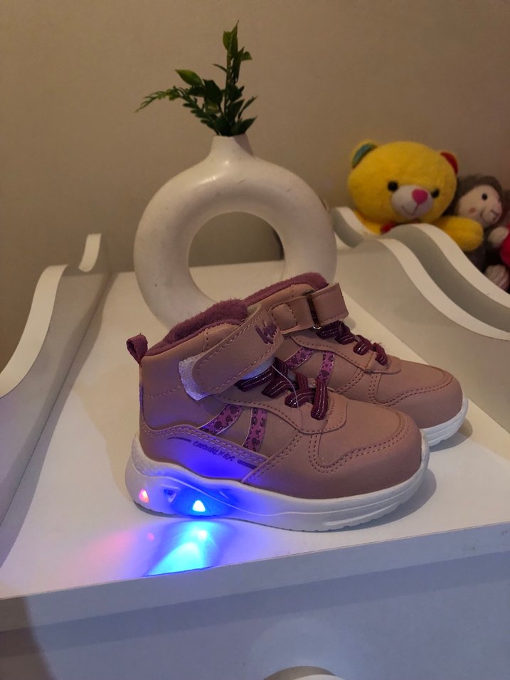 Kız Çocuk Pembe ışıklı Spor Ayakkabı - Görsel 3