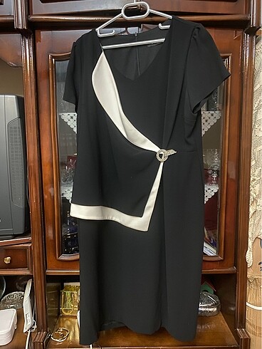 siyah taşlı elbise