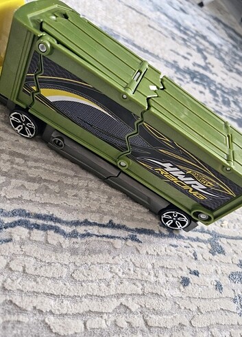 Hot wheels oyuncak