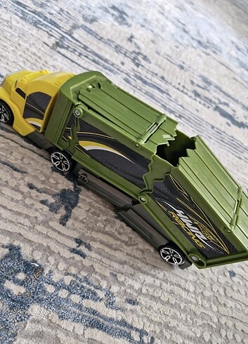  Hot wheels oyuncak