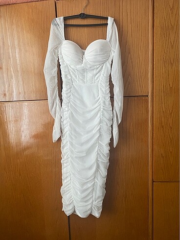 Beyaz midi elbise nikah elbisesi