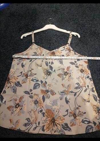 Bej Çiçekli Askılı Kadın Bluz - Görsel 5