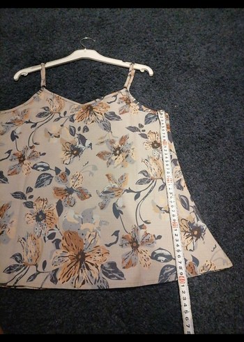 Bej Çiçekli Askılı Kadın Bluz - Görsel 6