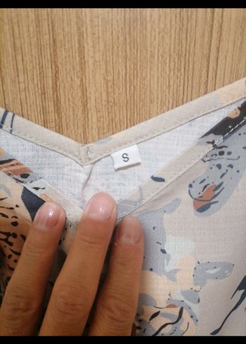 Bej Çiçekli Askılı Kadın Bluz - Görsel 2