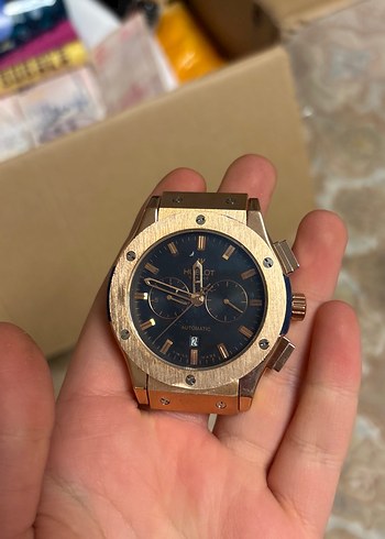 Hublot Siklik Ve Guc Siyah Kadranli Altin Tonlu Otomatik Saat